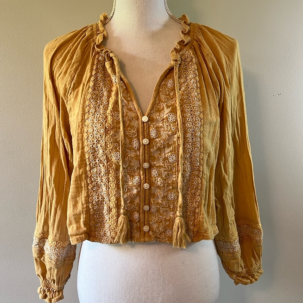 Beautifully detailed AE mustard yellow peasant blouse. S.